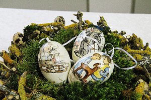 Mit Hummelfiguren bemalte Eier Fotos: Lissy Foto: Schwarzwälder-Bote