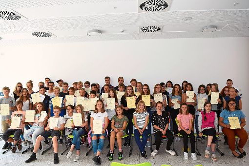Schüler der Gemeinschaftsschule  wurden für ihre Leistungen geehrt.  Foto: Hettich-Marull Foto: Schwarzwälder-Bote