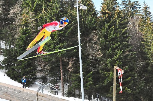 Im Duell mit Österreich um Platz drei unterlegen war das deutsche Skisprung-Team mit Jonathan Siegel (Bild). Foto: Schwark