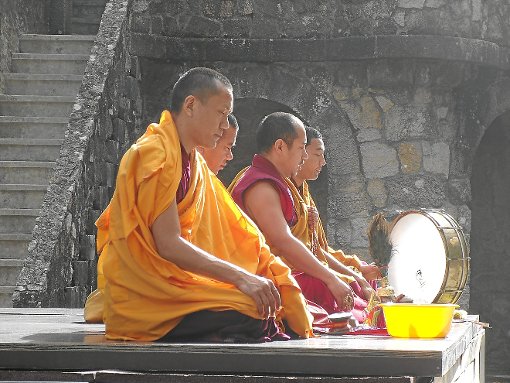 Mönche aus dem Kloster Gaden Shartse starten am Sonntag zur Tour für den inneren Frieden. Foto: Navarro Foto: Schwarzwälder-Bote