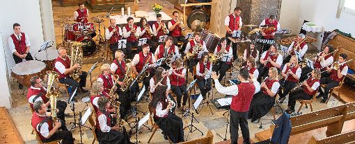 Die Ostdorfer Musiker während des Konzerts in der Medarduskirche Foto: Privat Foto: Schwarzwälder-Bote