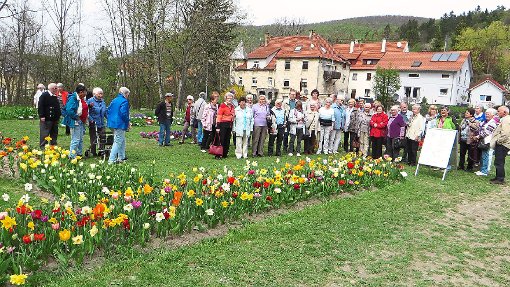 Inmitten einer Vielzahl von Frühblühern: Besucher aus Villingendorf. Foto: Frei Foto: Schwarzwälder-Bote