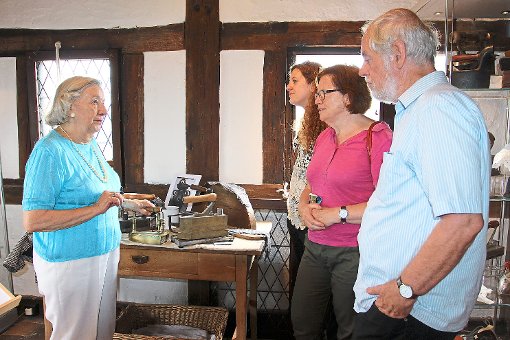 Am Altensteig-Tag am 13. September wird Eva Kübler zu Gast im Schlossmuseum sein, um den Besuchern ihre Bügeleisensammlung zu zeigen.  Foto: Sannert Foto: Schwarzwälder-Bote