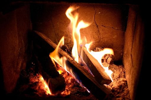 Von Feuerstellen kann  eine unsichtbare Gefahr ausgehen, wenn sie in geschlossenen Räumen  fehlerhaft betrieben werden. Foto: pixabay Foto: Schwarzwälder-Bote