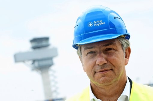 Berlins Regierender Bürgermeister Wowereit besichtigt die Flughafen-Baustelle Foto: dpa