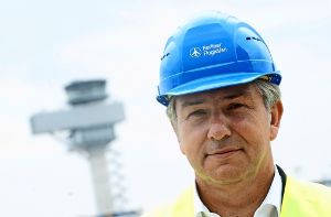 Berlins Regierender Bürgermeister Wowereit besichtigt die Flughafen-Baustelle Foto: dpa