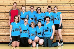 Das Meisterteam der A-Klasse West 2 der Damen des SV Rötenberg mit ihrem Trainer Matthias Reichel. Foto: Narr Foto: Schwarzwälder-Bote