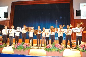 Die jungen Musiker zeigten beim Jahreskonzert in der Schwarzwaldhalle ihr Können. Foto: Braun Foto: Schwarzwälder-Bote