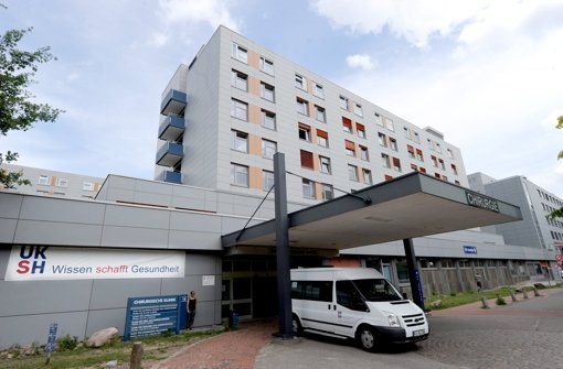 Im Universitätsklinikum in Kiel haben sich Patienten mit einem gefährlichen Keim angesteckt. Einige von ihnen sind mittlerweile gestorben. Foto: dpa