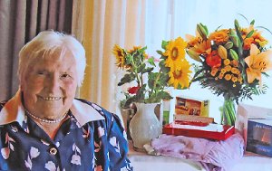 Die Geburtstagsgeschenke stehen schon bereit, denn so ein Fest gibt es selten: Johanna Holderried aus Bildechingen wird heute 100 Jahre alt. Foto: Feinler Foto: Schwarzwälder-Bote