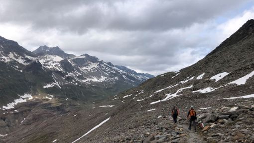 Die Suche nach dem Piloten eines Kleinflugzeugs in den Ötztaler Alpen läuft weiter. Foto: Ute Wessels/dpa
