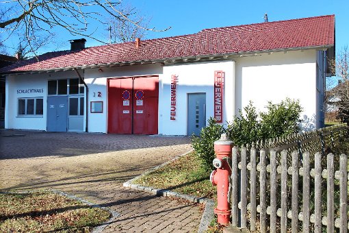 Für zwei Fahrzeuge, die nächstes Jahr gekauft werden sollen,  ist das Grömbacher Feuerwehrhaus  zu klein. Nun sucht der Gemeinderat händeringend nach einer Lösung.   Foto: Sannert Foto: Schwarzwälder-Bote
