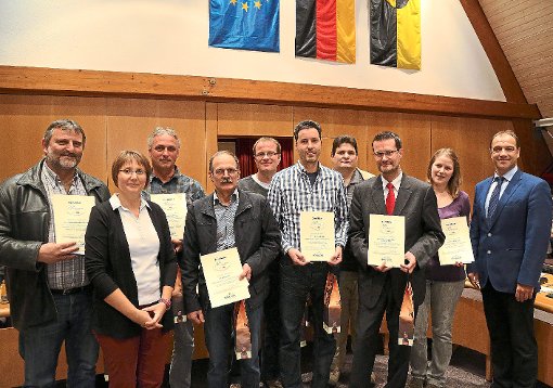 Für ihren seniorenfreundlichen Service wurden jetzt acht Ebhausener Betriebe mit einem Zertifikat ausgezeichnet. Foto: Priestersbach Foto: Schwarzwälder-Bote
