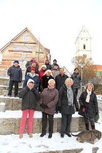 Unser Foto zeigt die Wandergruppe beim Start am Weitinger Rathaus. Foto: Mattenschlager Foto: Schwarzwälder-Bote