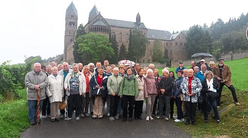 Die 45 Teilnehmer der Kolpingreise des Bezirkes an den Rhein besuchten die Abteikirche St. Hildegard in Rüdesheim-Eibingen mitten im Rheingau-Weinanbaugebiet, wo die Nonnen von ihrer Hände Arbeit leben. Foto: Kolpingsfamilie Foto: Schwarzwälder-Bote