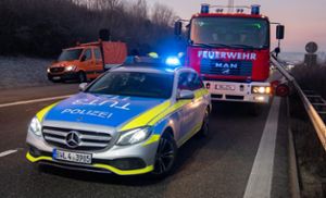Nahe Eschachtalbrücke: Autobrand auf A 81 bei Deißlingen