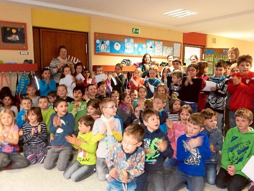 51 Kinder der Berthold-Auerbach-Grundschule haben ein Sportabzeichen erhalten. Foto: Hennig Foto: Schwarzwälder-Bote