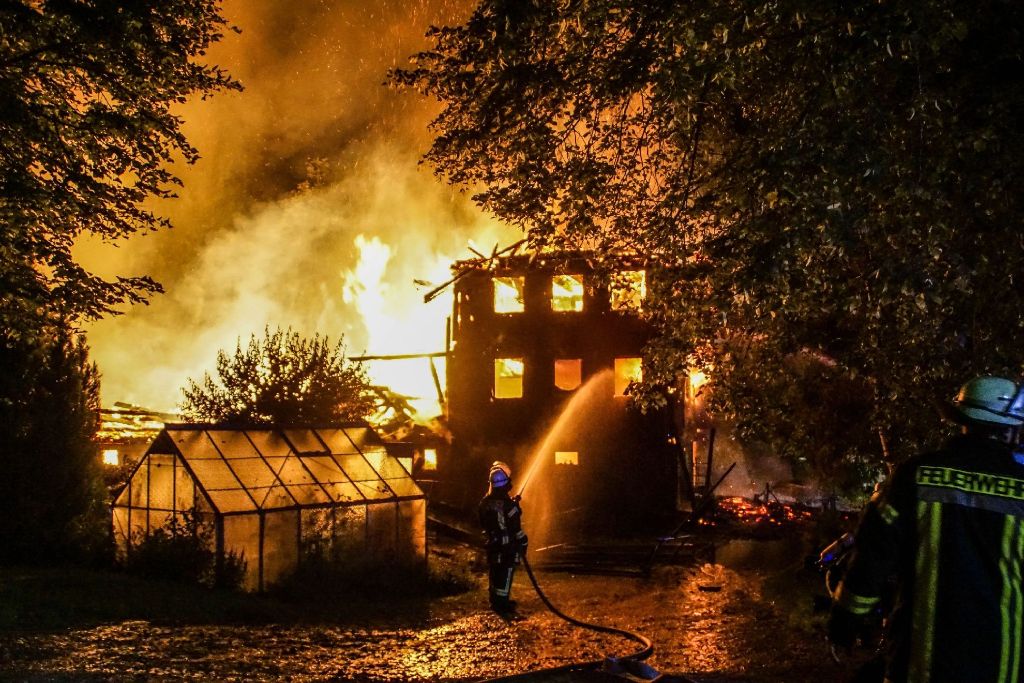 Ein Raub der Flammen wurde ein alter Schwarzwaldhof in der Nähe von Schramberg.