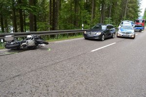 Der 19-jährige Motorradfahrer erlag noch am Unfallort seinen Verletzungen. (Symbolfoto) Foto: kamera24.tv