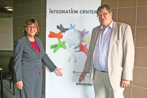 Erika Faust und Thomas Dautel agieren sozusagen global im Integration Center. Foto: Schück Foto: Schwarzwälder-Bote
