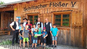 Die Schiltacher Flößer haben Besuch von neugierigen Kindern bekommen.  Foto: Veranstalter Foto: Schwarzwälder-Bote