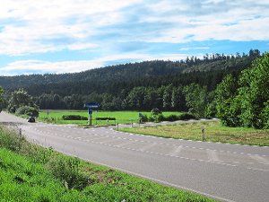 Hinter der Autobahnauffahrt Richtung Stuttgart an der L415 in Fahrtrichtung Brittheim liegt das Gelände für die potenzielle Ansiedlung eines Autohofs. Foto: Fahrland