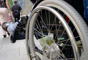 Auf er Königstraße in Stuttgart-Mitte ist am Dienstag eine Rollstuhlfahrerin bestohlen worden. Foto: dpa/Symbolbild