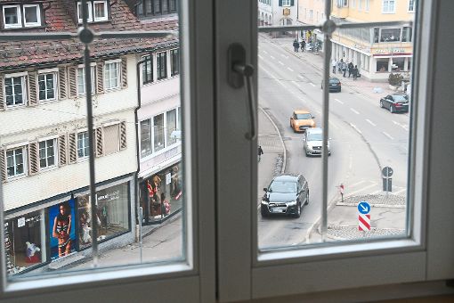 Schöne Aussichten: Blick vom Studio der Volksbank auf die Loßburger Straße. Ein aktives Baustellen-Marketing soll den Händlern über die befürchtete Durststrecke helfen.  Foto: Rath