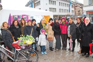 Trotz strömenden Regens feierten diese Frauen gestern Nachmittag in der Stadtmitte den Internationalen Frauentag.  Foto: Heinig Foto: Schwarzwälder-Bote