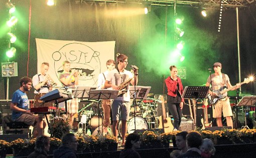 Die junge achtköpfige Schramberger Band Oyster Supply sorgt am Samstag beim Sommerfest des Sulgener Musikvereins für ordentlich Wirbel. Foto: Band Foto: Schwarzwälder-Bote