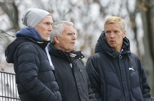 VfB-Coach Wolf, Präsident Dietrich, Sportvorstand Schindelmeiser (v.li.): Zukunftspläne Foto: Baumann