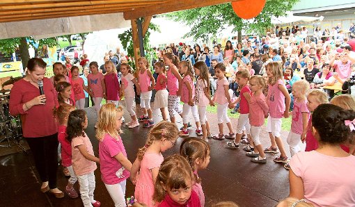 Die Jüngsten von Kristinas Kleine Tanzschule hatten ein großes Publikum bei ihren Darbietungen. Foto: Mattenschlager Foto: Schwarzwälder-Bote
