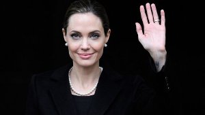 Angelina Jolie spricht auf dem G8-Gipfel in London