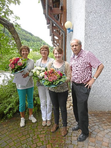 Annemarie Ginter,  Ruth Zinell und Susann Schmidt sind von Rektor Hansjörg Langendorf (von links) von der Berneckschule verabschiedet worden.  Foto: Schule Foto: Schwarzwälder-Bote