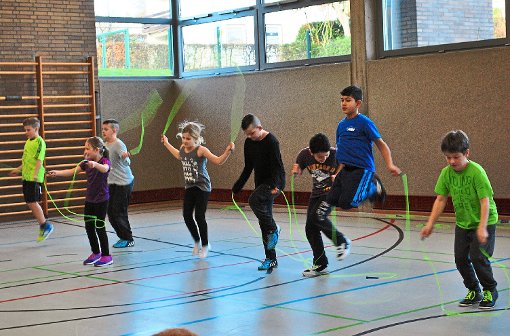Skipping Hearts bietet den Grundschülern an der LUS Schömberg eine Herz-Vorsorge mit großem Spaßfaktor. Foto: Fisel Foto: Schwarzwälder-Bote