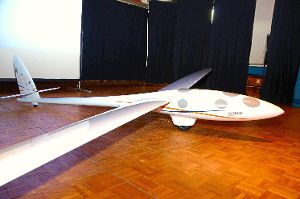 Mit einem Spezialsegelflugzeug mit Druckkabine sollen Wellenflüge bis in 27 000 Meter Höhe möglich sein.  Fotos: Schwark Foto: Schwarzwälder-Bote