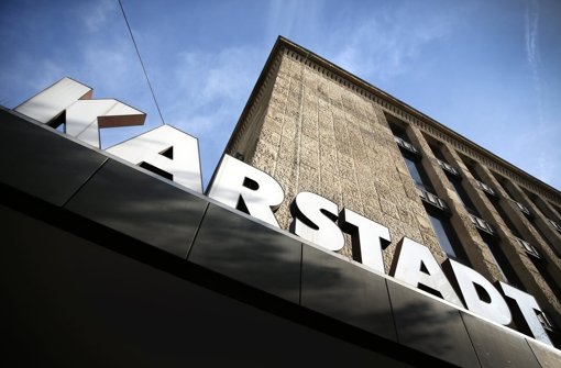 Auch nach dem Einstieg des österreichischen Immobilieninvestors René Benko kämpft Karstadt weiter mit sinkenden Umsätzen. Foto: dpa