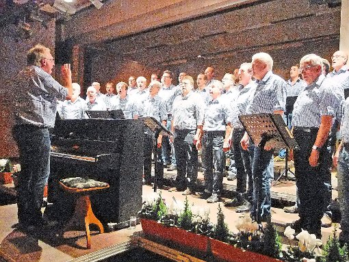 Überzeugend: die Musiker sowie das Gesangsduo Georg Schneider und Sigmund Öhler.  Fotos: Merz Foto: Schwarzwälder-Bote