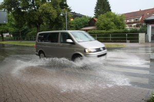 Heftige Regenfälle haben am Wochenende unter anderem in Bad Dürrheim die Straßen überflutet. Zum Artikel Foto: kamera24.tv