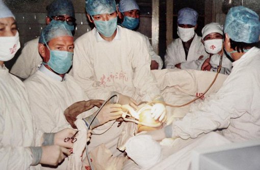 Erinnerungsfotos aus 20 Jahren Krankenhauspartnerschaft mit Hubei - aus der Entwicklungshilfe wurde ein Dialog auf Augenhöhe. Foto: Privat
