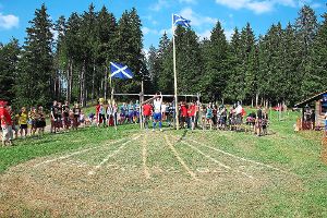 Auch Baumstammwurf gehört zu den Highland-Games des SVR am Rohrhardsberg. Foto: Eberl
