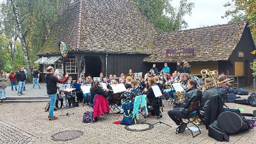 Die  Mitglieder der Jugendkapellen der Musikvereine  Schörzingen und Dotternhausen  haben gemeinsam den  Erlebnispark Tripsdrill besucht. Foto: Maier Foto: Schwarzwälder-Bote