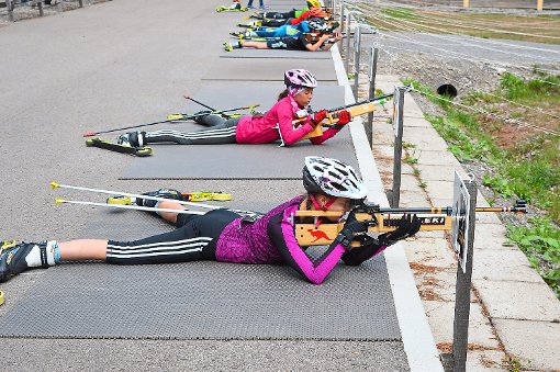 Wie schon in den vergangenen Jahren, so haben auch diesmal Schüler im Schömberger Biathlonzentrum die Möglichkeit, sich am Luftgewehr auszuprobieren.  Foto: Wintersportverein Foto: Schwarzwälder-Bote