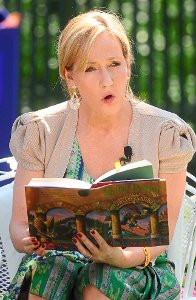 Ihre Bücher haben bis heute weltweit Millionen zum Lesen verführt: Die britische  Joanne K. Rowling liest  aus der amerikanischen Version  von Harry Potter und der Stein der Weisen.   Foto: Reynolds Foto: Schwarzwälder-Bote