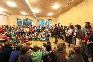 Im Eurythmiesaal der neuen Waldorfschule versammelten sich die Schüler zu Beginn des Schuljahrs.  Foto:  Freie Waldorfschule Foto: Schwarzwälder-Bote