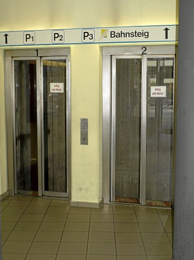 Ab Freitag sollen die Aufzüge im ZOB wieder fahren. Foto: Hölle