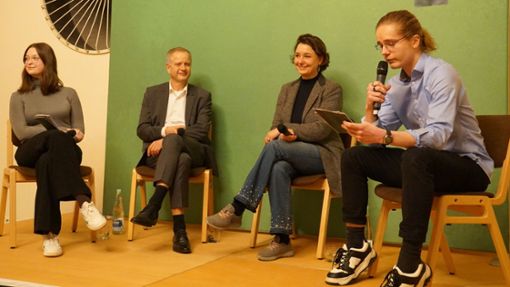 Anna-Lena Asprion (von links),  Sergej Schwarz, Sandra Detzer und Thomas Schmidtlein bei der Podiumsdiskussion Foto: Monika Schwarz