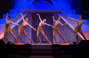 Die Truppe aus fünf herausragenden Tänzerinnen würzen die neue Show mit ihren Einlagen gekonnt. Foto: LG/Leif Piechowski/Leif Piechowski