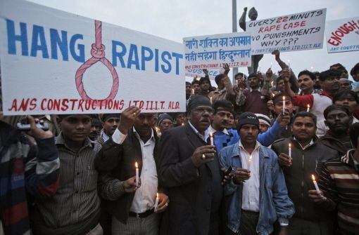 Indien trauert: Der Tod der vergewaltigten Studentin erschüttert das Land. Menschen ziehen zornig auf die Straßen und Politiker geloben Besserung im Kampf gegen sexuelle Gewalt. Foto: AP