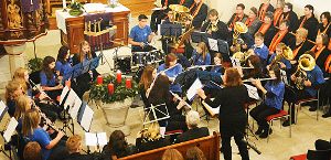 Die Jugendkapelle des Musikvereins Tieringen wirkte beim vorweihnachtlichen Konzert mit und trug zum Erfolg der Veranstaltung bei. Foto: Dürrschnabel Foto: Schwarzwälder-Bote